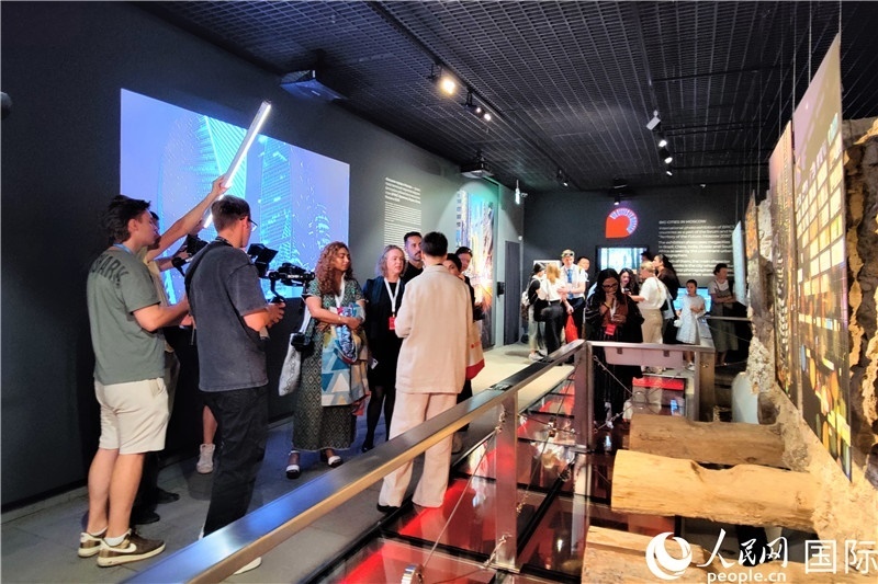 金磚國家城市主題攝影展現(xiàn)場。人民網(wǎng)記者 于宏建攝