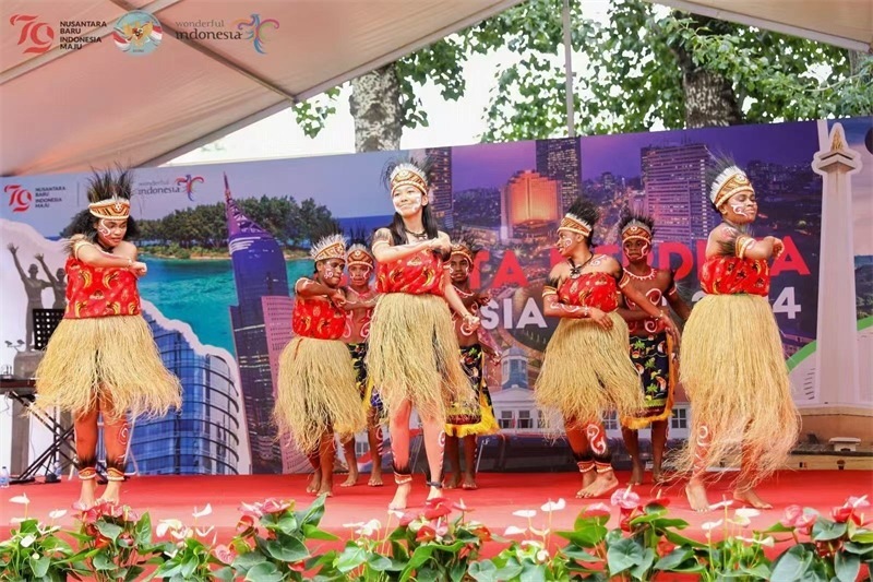 印尼在華留學(xué)生表演民族特色舞蹈。