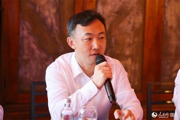 中國駐里約熱內(nèi)盧代總領事王海濤在座談會上致辭。人民網(wǎng)記者 陳海琪攝