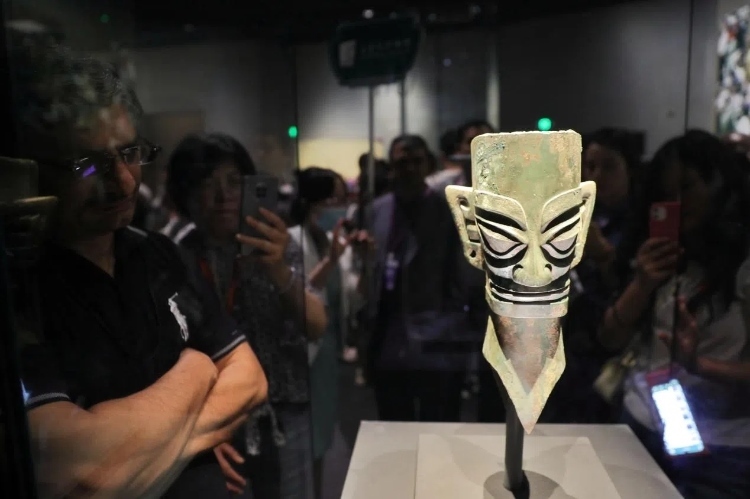 8月31日，亞洲媒體考察團(tuán)參訪三星堆博物館?！吨袊?jīng)濟(jì)周刊》記者肖翊攝