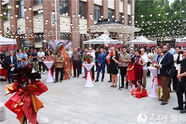 特立尼達(dá)和多巴哥駐華使館在其館內(nèi)慶祝特多獨(dú)立62周年。人民網(wǎng)記者 趙益普攝