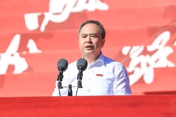 中國(guó)科學(xué)院院士、大連理工大學(xué)校長(zhǎng)賈振元在2024級(jí)新生開(kāi)學(xué)典禮上致辭。校方供圖