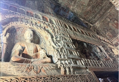 云岡石窟一角。人民網(wǎng) 曹欣悅攝