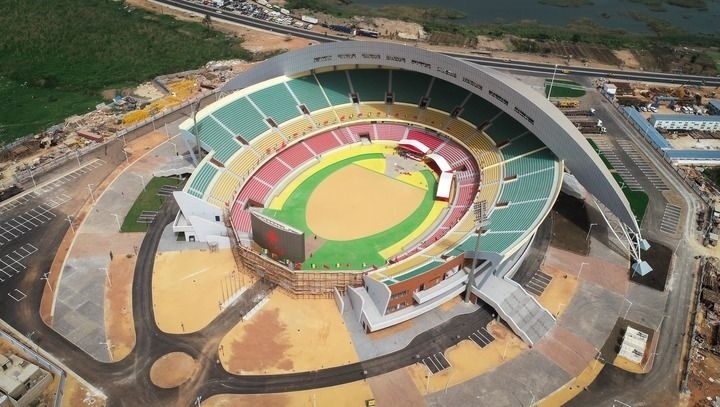 這是2018年7月18日在塞內(nèi)加爾首都達(dá)喀爾航拍的中國援建的塞內(nèi)加爾競技摔跤場(chǎng)。新華社記者 呂帥 攝