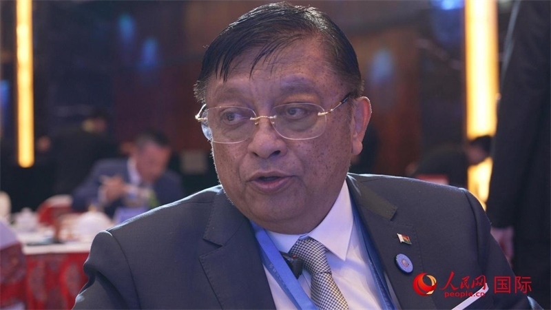 讓·路易·羅班松大使接受人民網(wǎng)專訪。人民網(wǎng) 張若涵攝