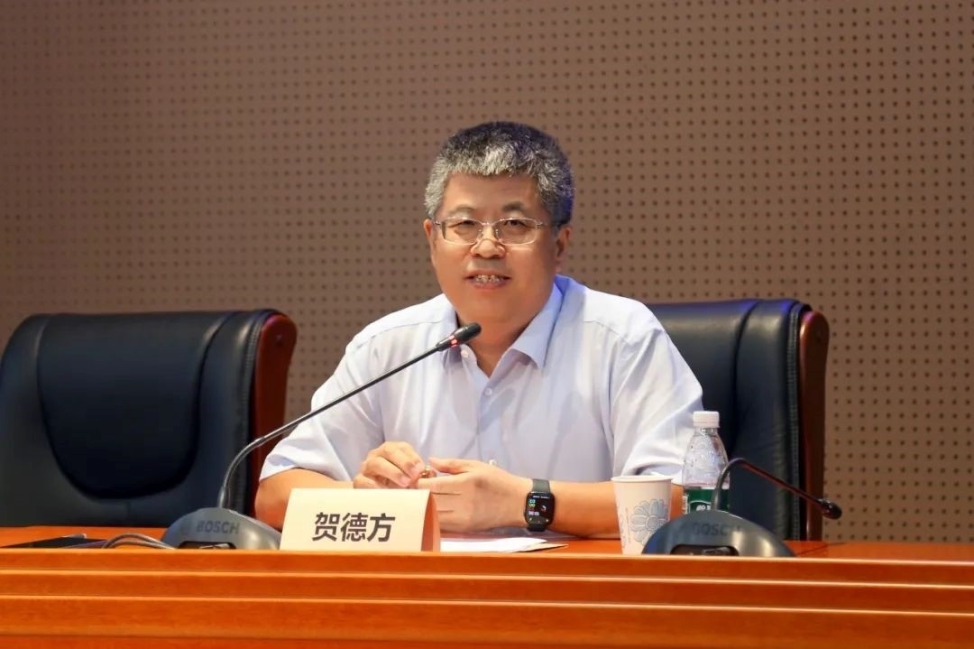 國務(wù)院參事、科技部原副秘書長、中國科技評估與成果管理研究會理事長賀德方致辭。主辦方供圖