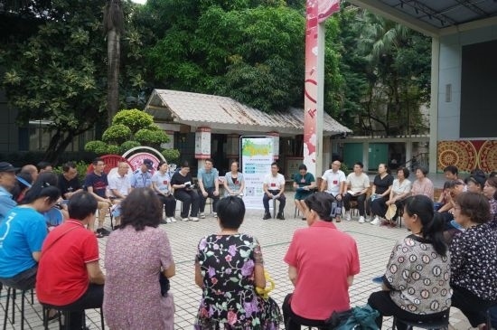  南寧市青秀區(qū)新竹社區(qū)召開“竹聲傾談”民情懇談會。（李抒蓉 攝）