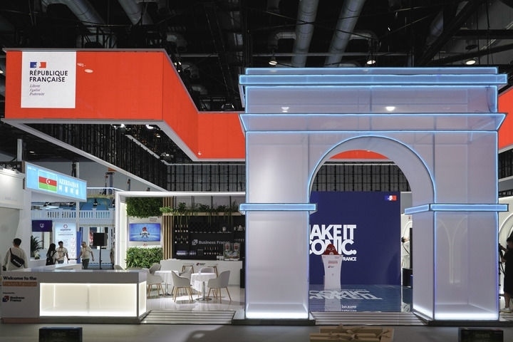 2024年9月11日在國(guó)家會(huì)議中心拍攝的主賓國(guó)法國(guó)展館。新華社記者 曹夢(mèng)瑤 攝