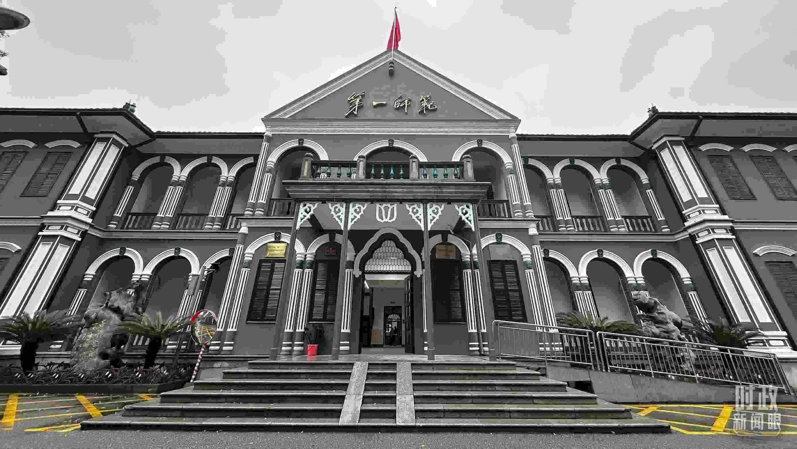  △2024年3月，習(xí)近平來到湖南第一師范學(xué)院（城南書院校區(qū)）考察。當(dāng)時他說，國家要強大，必須辦好教育。（總臺央視記者覃思拍攝）