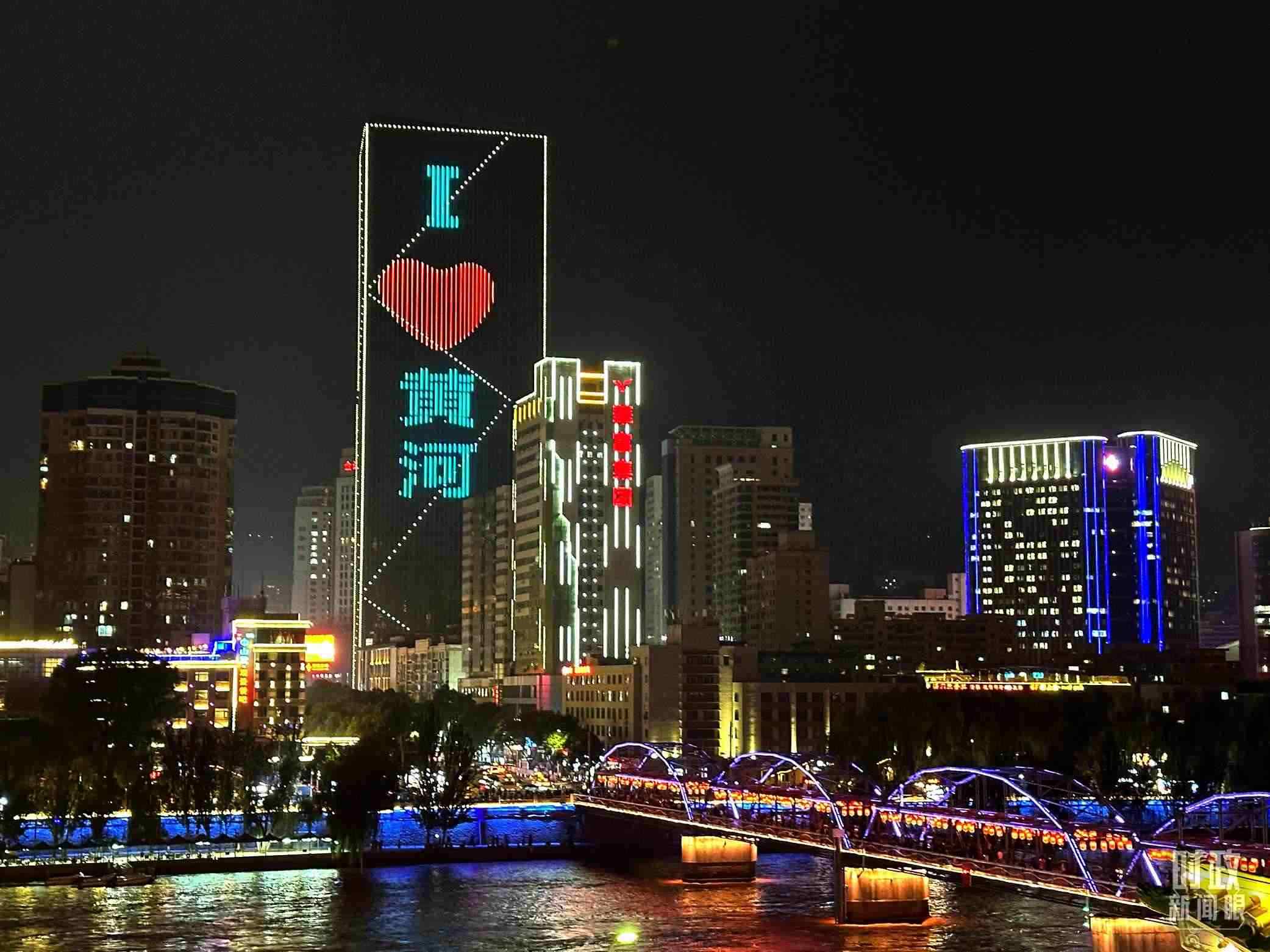 △黃河蘭州中山橋段夜景。（總臺央視記者趙化拍攝）