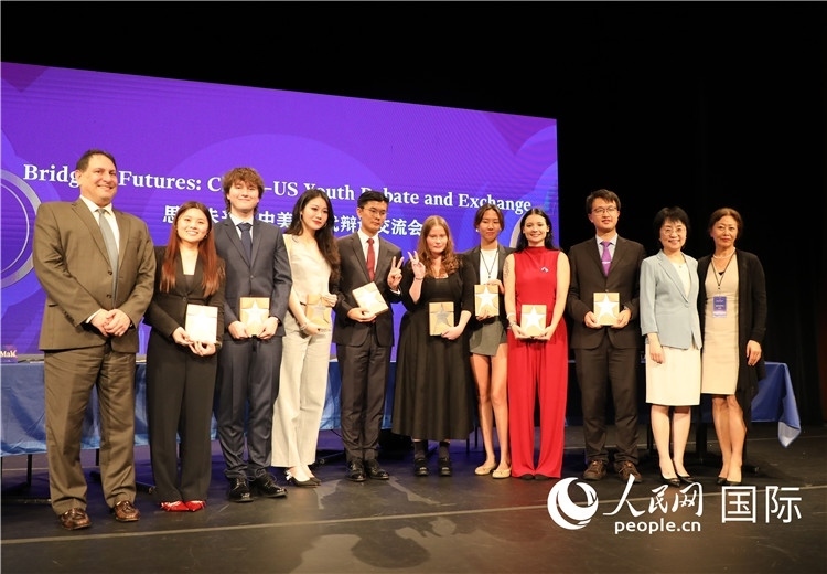 3、當天還舉行了以“中美青年未來說”為主題的中美“Z世代”辯論交流會。 人民網(wǎng)記者 李志偉攝