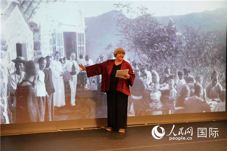 2、美國“鼓嶺之友”代表穆言靈講述友好故事。 人民網(wǎng)記者 李志偉攝