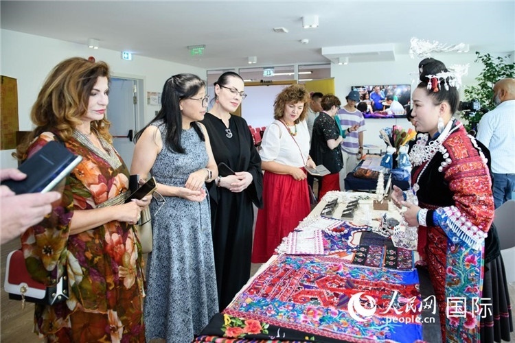 苗族銀器展示。傅永山攝