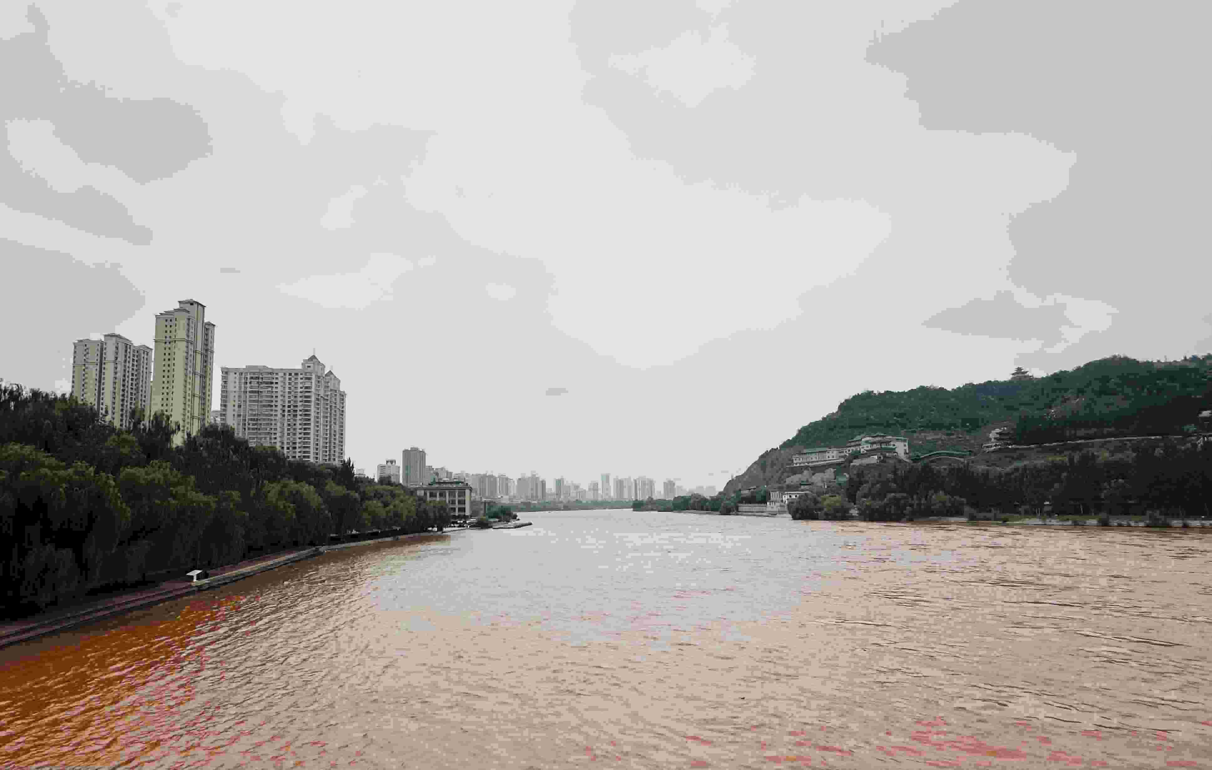 △黃河蘭州段。（總臺(tái)央視記者陸泓宇拍攝）