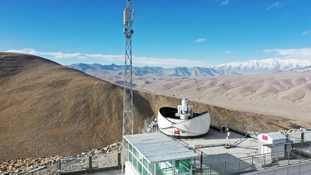 正在運(yùn)行的塔縣星地激光通信地面站。（中國科學(xué)院空天信息創(chuàng)新研究院供圖）