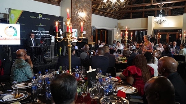 吳大使回答記者提問。人民網(wǎng) 劉暢攝