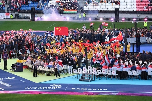 中國(guó)選手參加閉幕式。人民網(wǎng)記者 于超凡攝