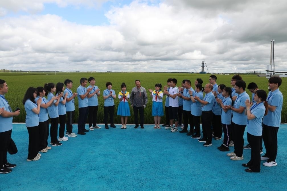 哈爾濱工業(yè)大學邀請農業(yè)專家周德華為學生講授水稻種植的故事。新華社發(fā)