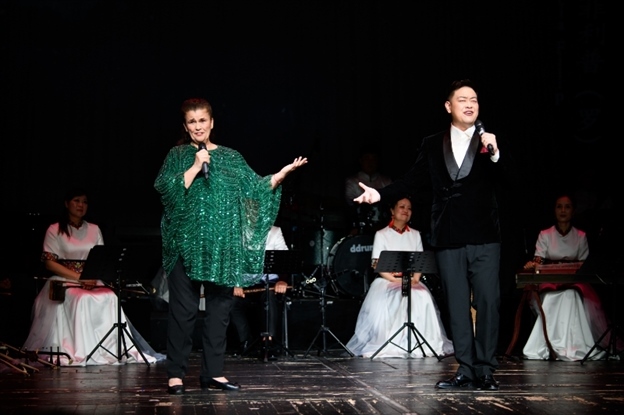 中羅歌唱家合唱《摩爾多瓦的玫瑰》。傅永山 攝