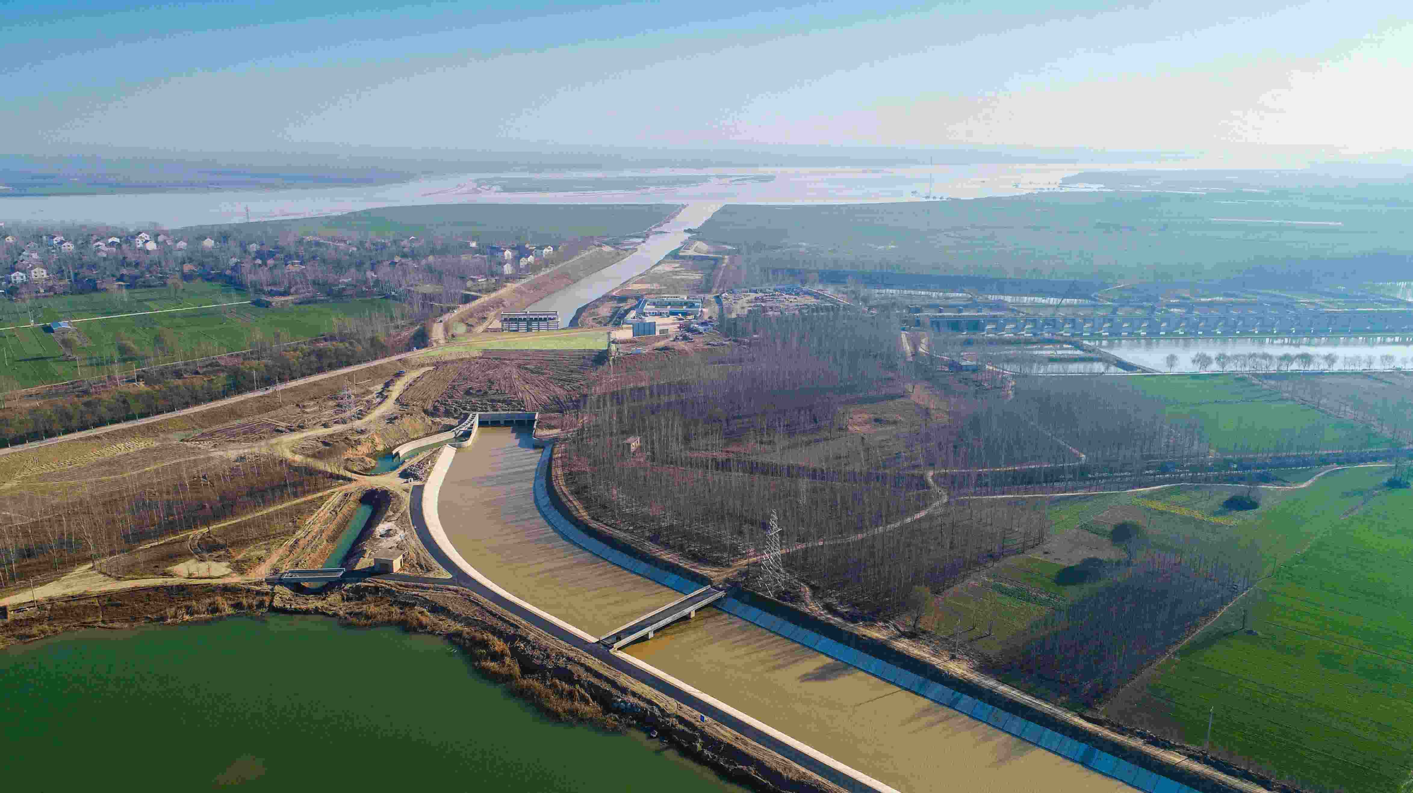 實(shí)施引黃入冀調(diào)水，助力華北地下水超采綜合治理和白洋淀生態(tài)環(huán)境修復(fù)。水利部水資源局供圖