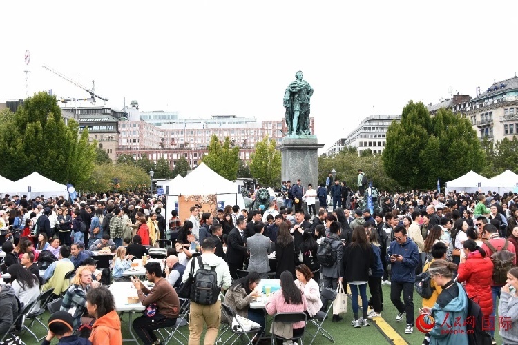 “天涯共此時——中秋游園會”在斯德哥爾摩國王花園舉辦。人民網(wǎng)記者 殷淼攝