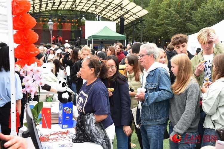 斯德哥爾摩中秋游園會。人民網(wǎng)記者 殷淼