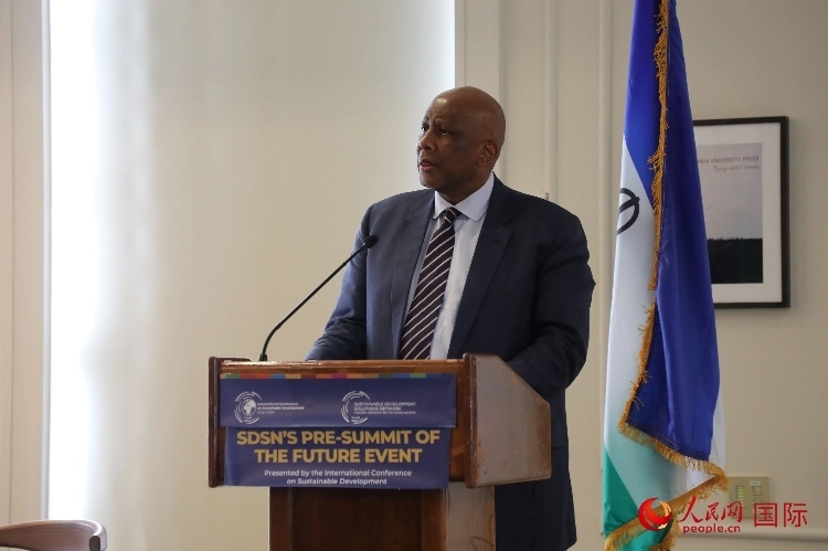 萊索托國(guó)王萊齊耶三世出席活動(dòng)并致辭。人民網(wǎng)記者 李志偉攝