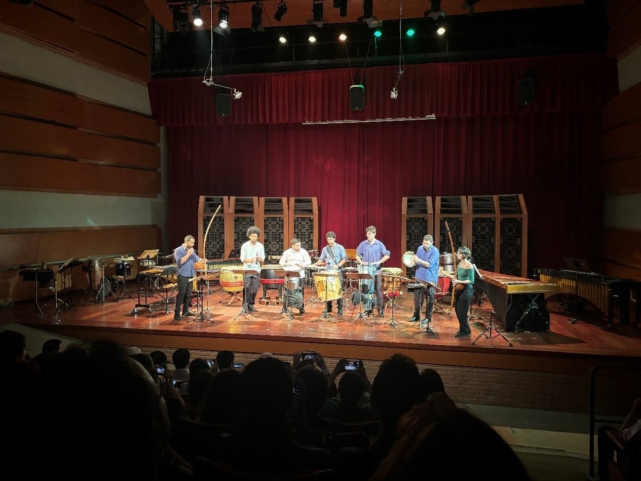 圣保羅州立大學(xué)藝術(shù)學(xué)院打擊樂團(tuán)在活動(dòng)上表演精彩的節(jié)目。 圣保羅州立大學(xué)孔子學(xué)院供圖