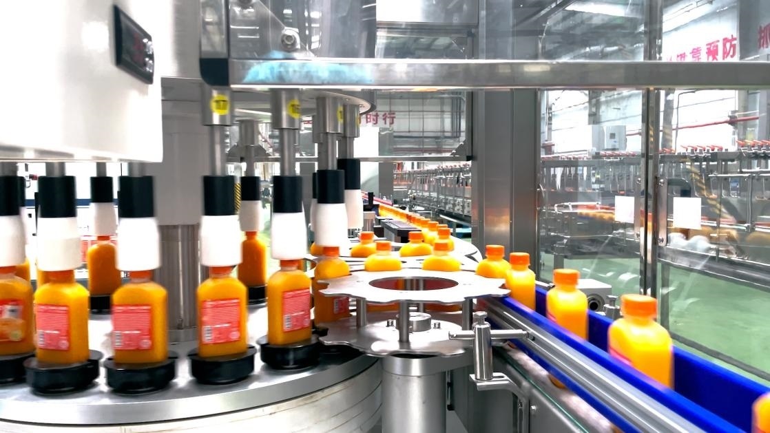 一輕食品（丹江口）產(chǎn)業(yè)園內(nèi)的桔汁飲料生產(chǎn)線。 受訪者供圖