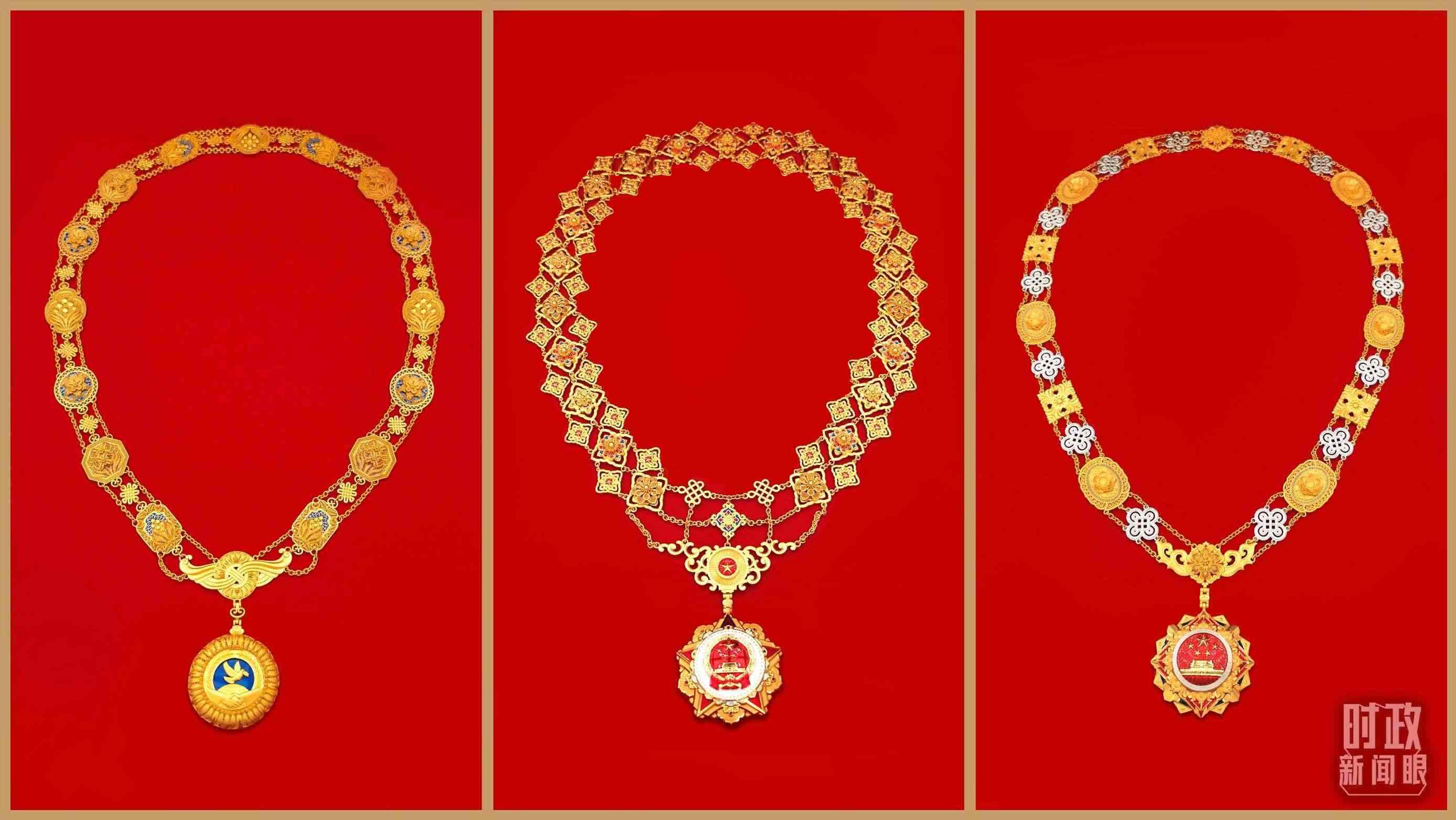 “共和國勛章”（中）、“友誼勛章”（左）和國家榮譽(yù)稱號獎(jiǎng)?wù)拢ㄓ遥?。（總臺央視記者郭鴻、鄂介甫拍攝）