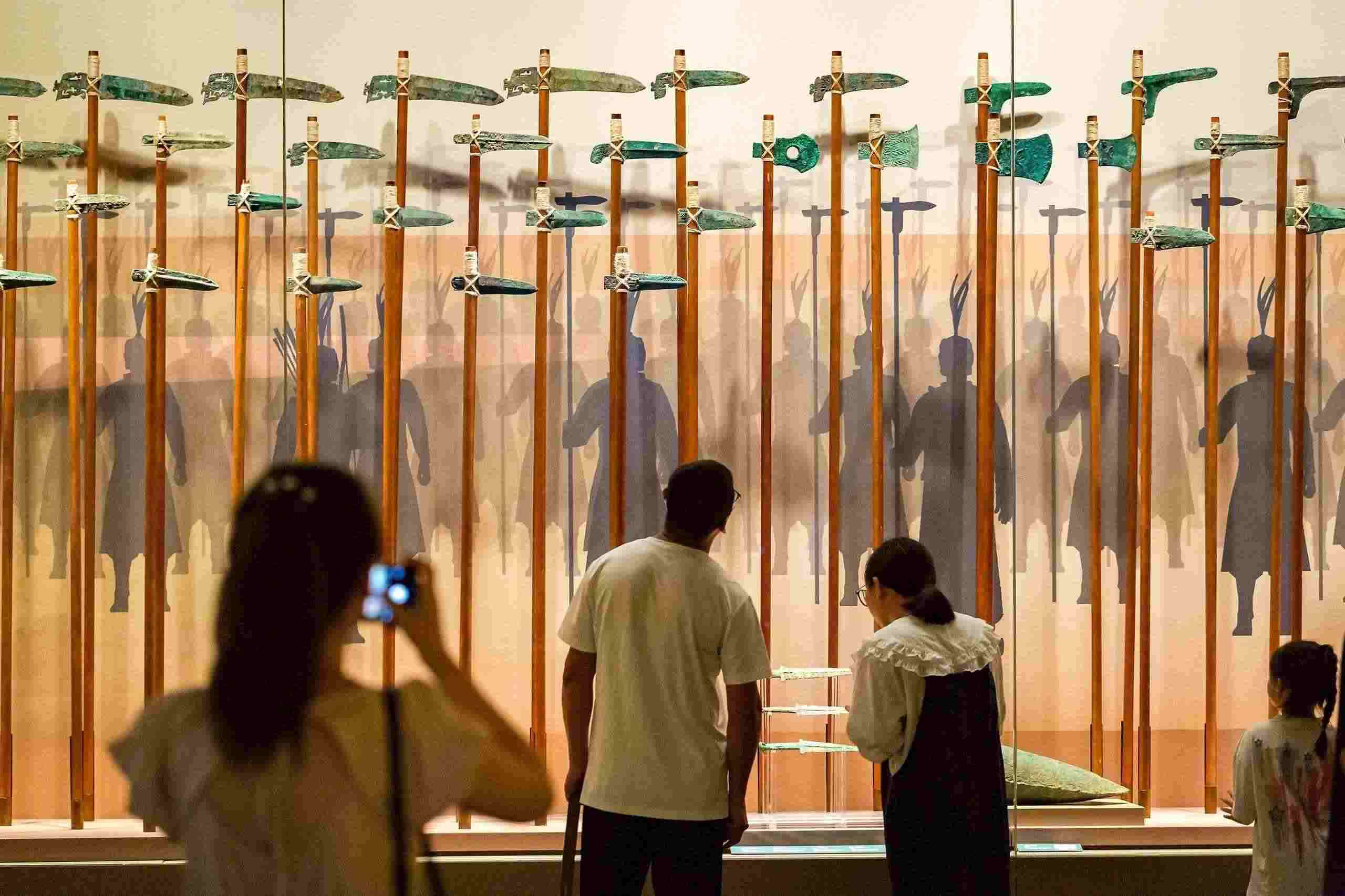 △2024年8月25日，游客在河南省安陽(yáng)市殷墟博物館參觀(guān)。