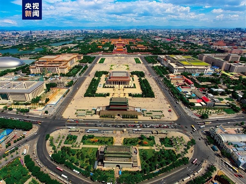 △全長(zhǎng)7.8公里的北京中軸線(xiàn)上，分布有鐘鼓樓、景山、故宮等15處遺產(chǎn)構(gòu)成要素。