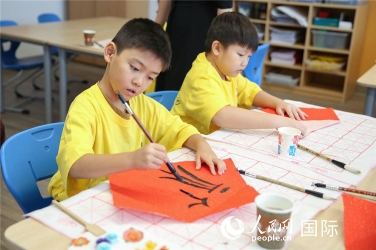 書(shū)法課。人民網(wǎng)中東中心分社塔里克·易卜拉欣攝