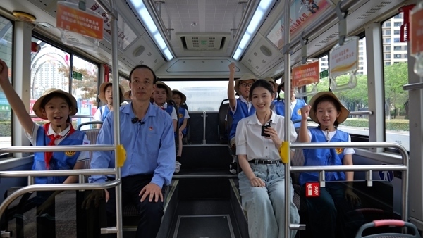 江蘇省太倉市總工會(huì)舉行“坐上勞模‘專線’跟著榜樣看太倉”直播活動(dòng)。江蘇省總工會(huì)供圖