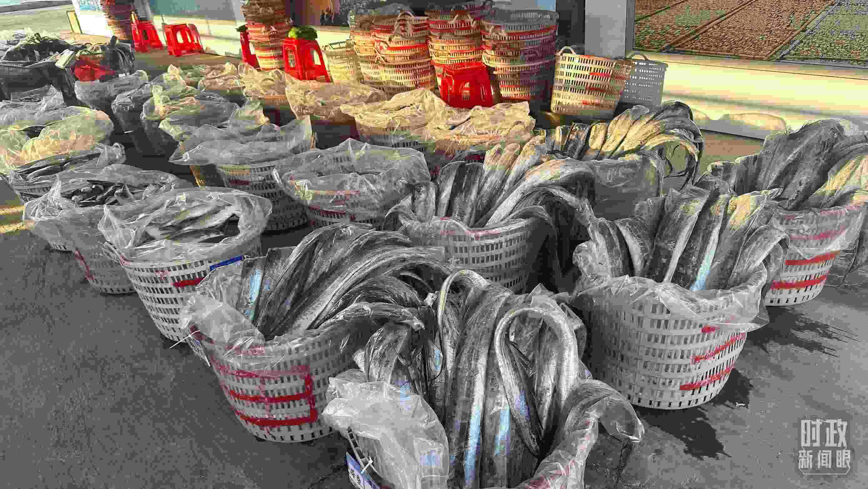 △澳角村的海產(chǎn)品。（總臺(tái)央視記者覃思拍攝）