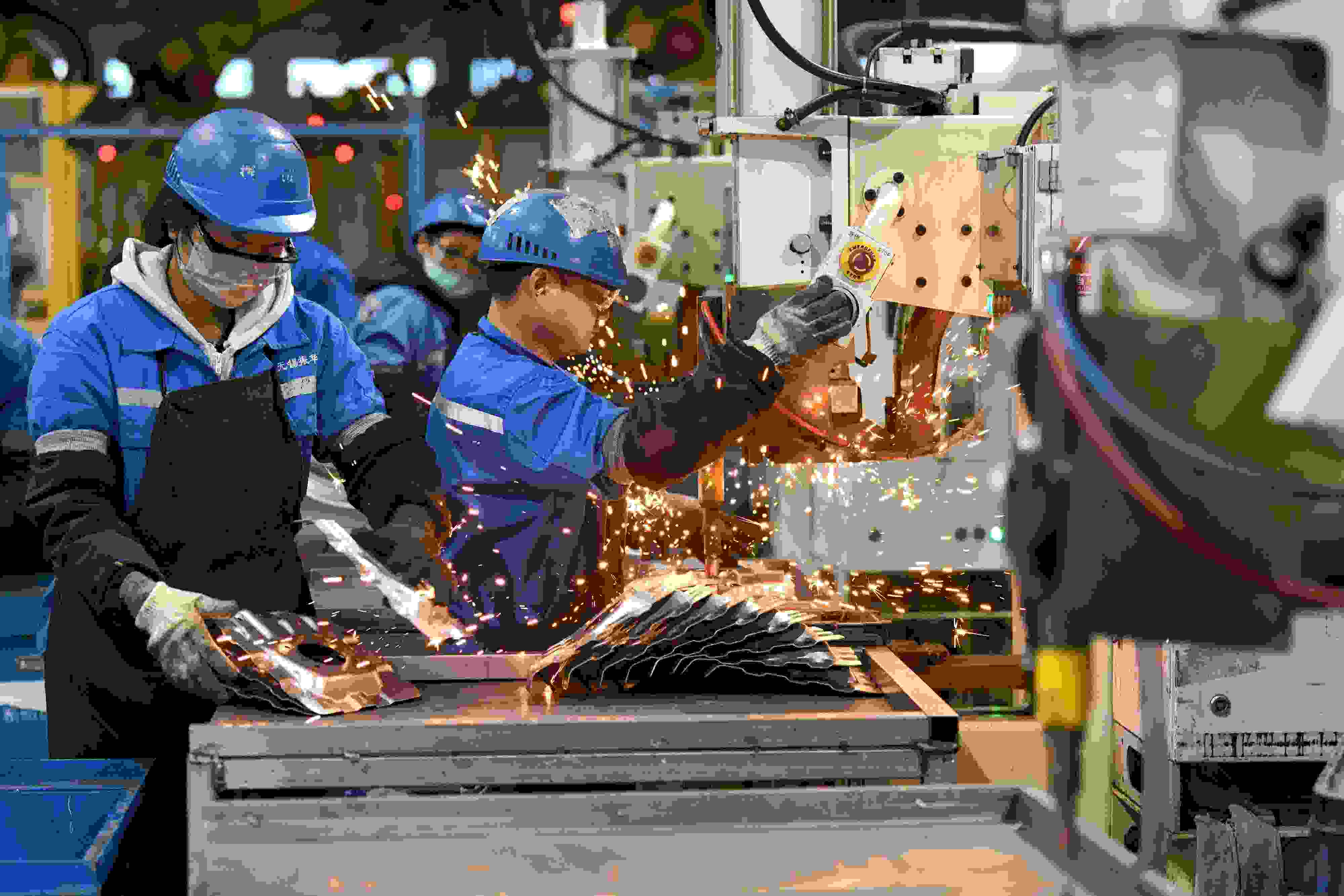 2023年2月7日，福建省寧德市蕉城區(qū)一家汽車零部件生產(chǎn)企業(yè)的生產(chǎn)線上一派繁忙景象。