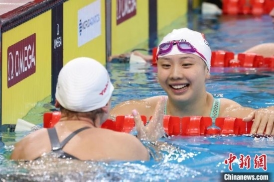10月19日晚，2024年世界泳聯(lián)游泳世界杯上海站結(jié)束第二個(gè)比賽日的爭(zhēng)奪。圖為中國(guó)選手唐錢婷在女子100米蛙泳決賽中。 中新社記者 湯彥俊 攝