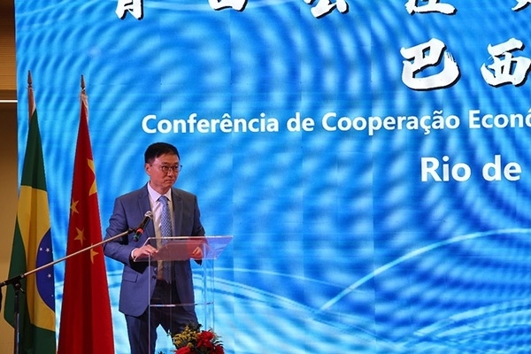 浙江省僑聯(lián)副主席兼巴西華人文化交流協(xié)會榮譽主席尹霄敏在活動現(xiàn)場致辭。人民網(wǎng)記者 陳海琪攝