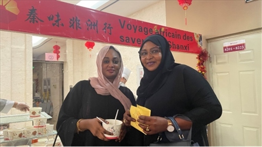 陜西涼皮+清真肉夾饃受到乍得友人歡迎。主辦方供圖