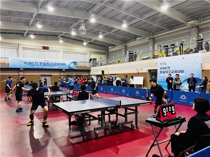 圖為中韓業(yè)余乒乓球友誼賽現(xiàn)場(chǎng)。 首爾中國(guó)文化中心供圖