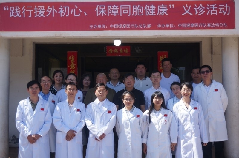 今年6月，援摩中國醫(yī)療隊塞達特分隊在當?shù)刂匈Y企業(yè)舉辦義診活動。第196批中國援助摩洛哥醫(yī)療隊塞達特分隊供圖