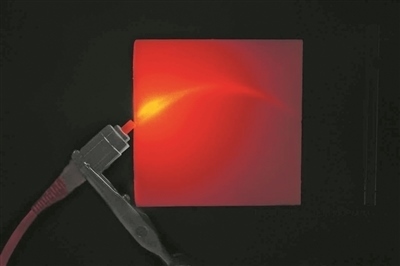 帶有彎曲通道的3D打印材料能引導并散射光。圖片來源：英國格拉斯哥大學