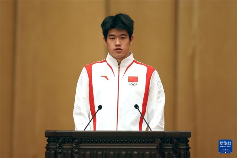 11月15日，游泳運(yùn)動(dòng)員潘展樂在報(bào)告會(huì)上發(fā)言。新華社記者 李明 攝