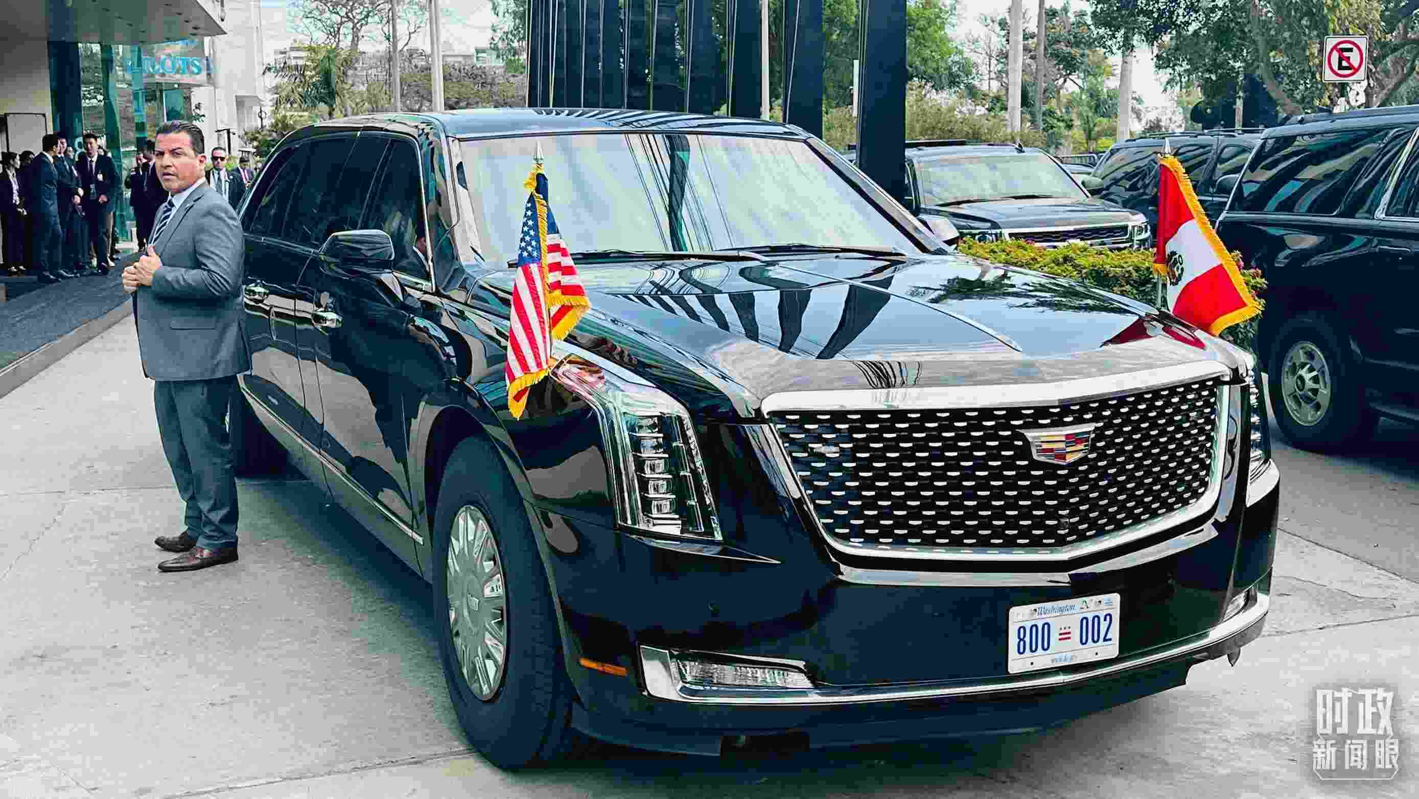 美國(guó)總統(tǒng)拜登乘車抵達(dá)中美元首會(huì)晤現(xiàn)場(chǎng)。（總臺(tái)央視記者范一鳴拍攝）