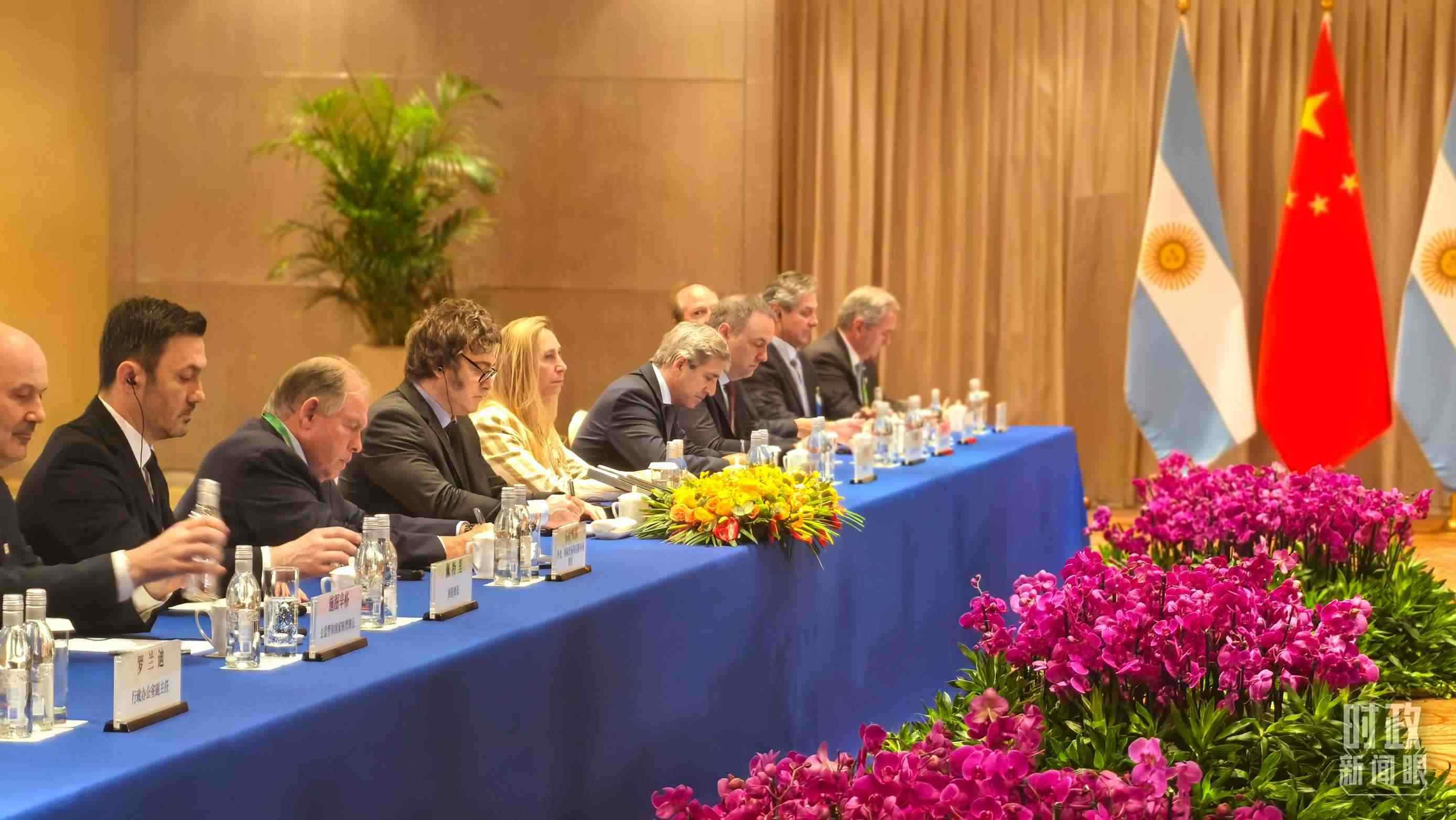 習(xí)主席會(huì)見阿根廷總統(tǒng)米萊現(xiàn)場(chǎng)。（總臺(tái)央廣記者潘毅拍攝）