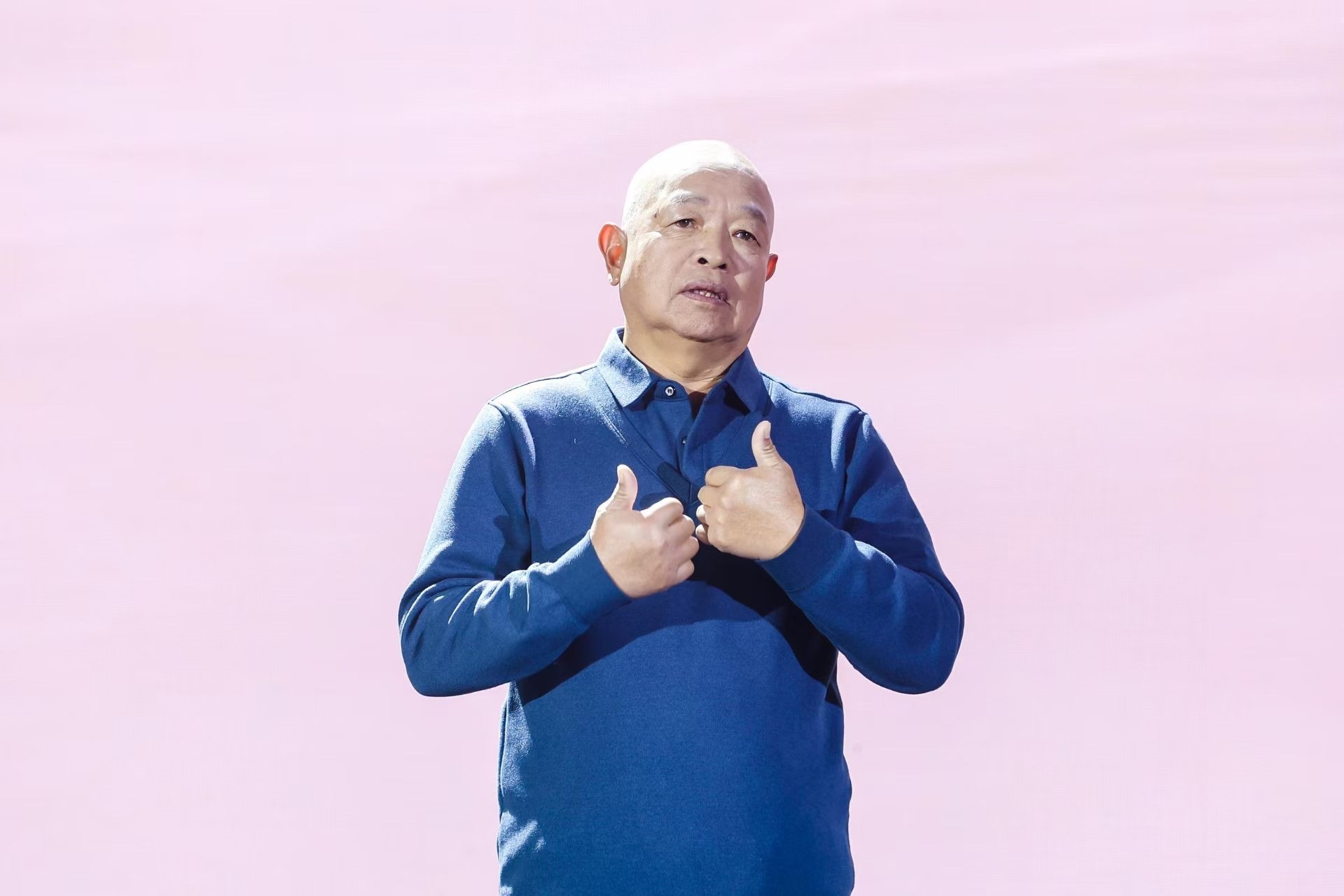 “山東好人”、煙臺市無聲洗車場經理柳興濤。人民視頻供圖。