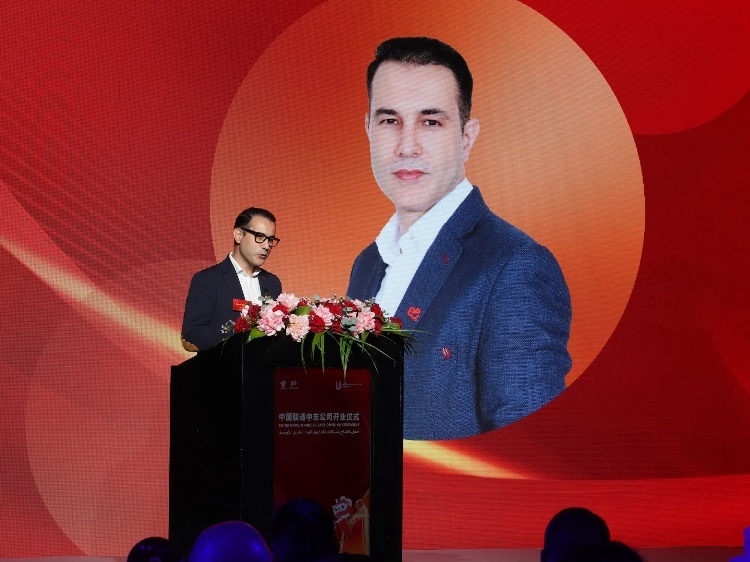 阿聯(lián)酋電信公司國際漫游與物聯(lián)網(wǎng)業(yè)務(wù)負責(zé)人賈瓦德·本塔賈爾致辭。中國聯(lián)通中東公司供圖