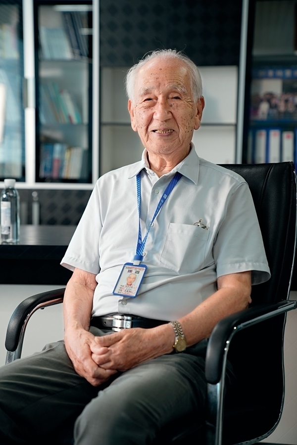 2024年8月，佐佐木俊一在深圳接受本刊記者采訪。