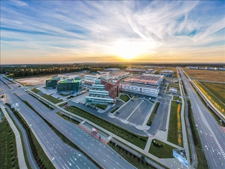 這是當(dāng)?shù)貢r(shí)間2021年10月19日在白俄羅斯首都明斯克郊區(qū)拍攝的中白工業(yè)園。