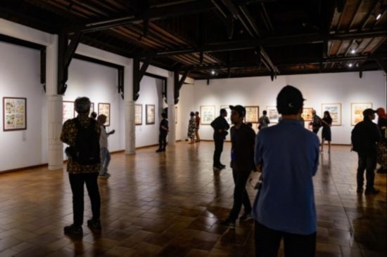 觀眾參觀“東盟-中國人文交流年”漫畫大賽展覽。記者 徐欽 攝